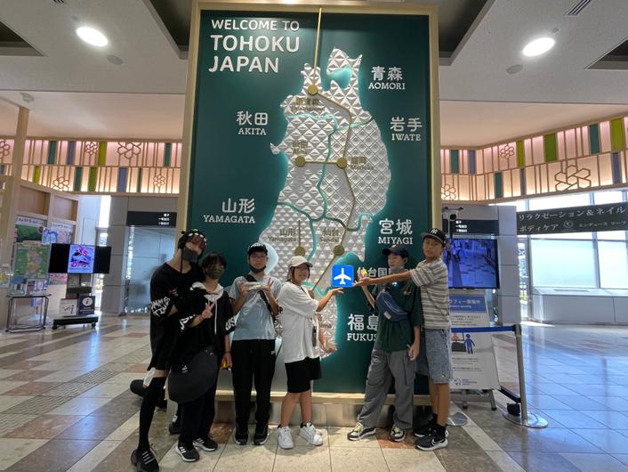 デフアカデミーキッズとスタッフで仙台国際空港に到着！子どもたちを連れての遠征は初めて！